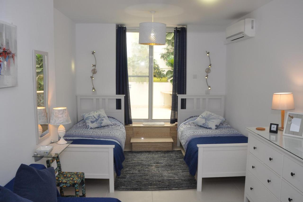 Private Apartment In Pembroke St Julians Exterior photo